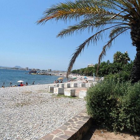 Un Grand Studio Face Au Port De Santa Lucia Saint-Raphaël Esterno foto